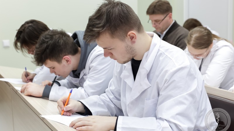 Мелодыя роднай мовы. У ГрДМУ адбылася традыцыйная дыктоўка, прысвечаная Міжнароднаму дню роднай мовы