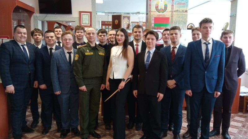 Живая нить времени: посещение студентов, обучающихся на военной кафедре ГрГМУ, музея истории университета