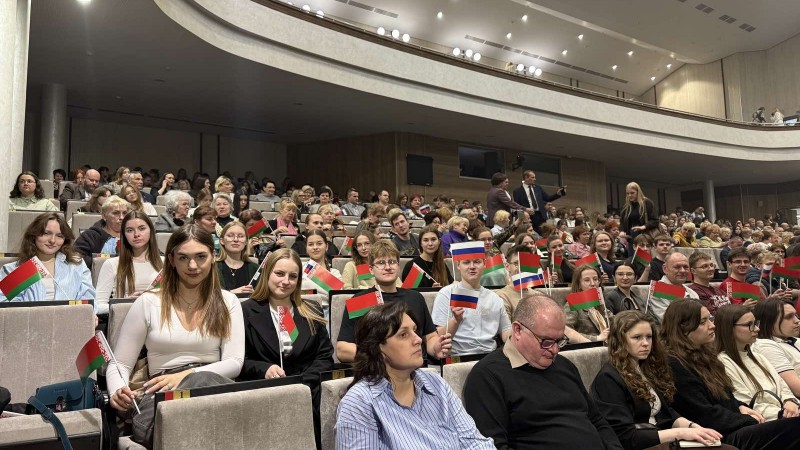 Студенты ГрГМУ стали гостями торжественного концерта ко Дню единения народов Беларуси и России