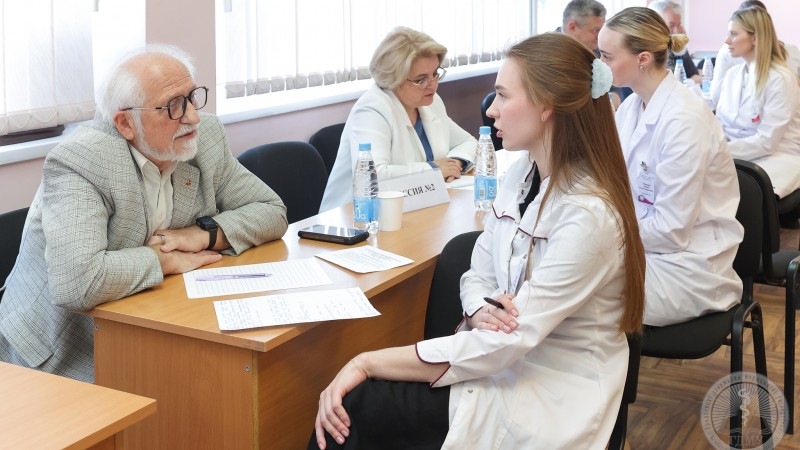 Будущие медики делают шаг к профессии. В ГрГМУ проходит сдача государственных экзаменов