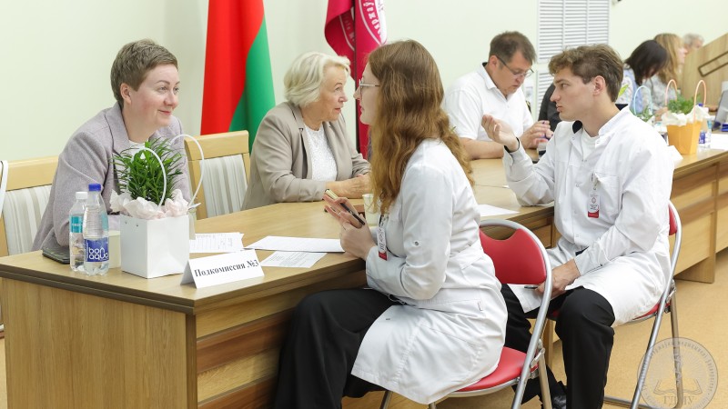 Ответственный и важный этап. Государственные экзамены сдают выпускники педиатрического факультета