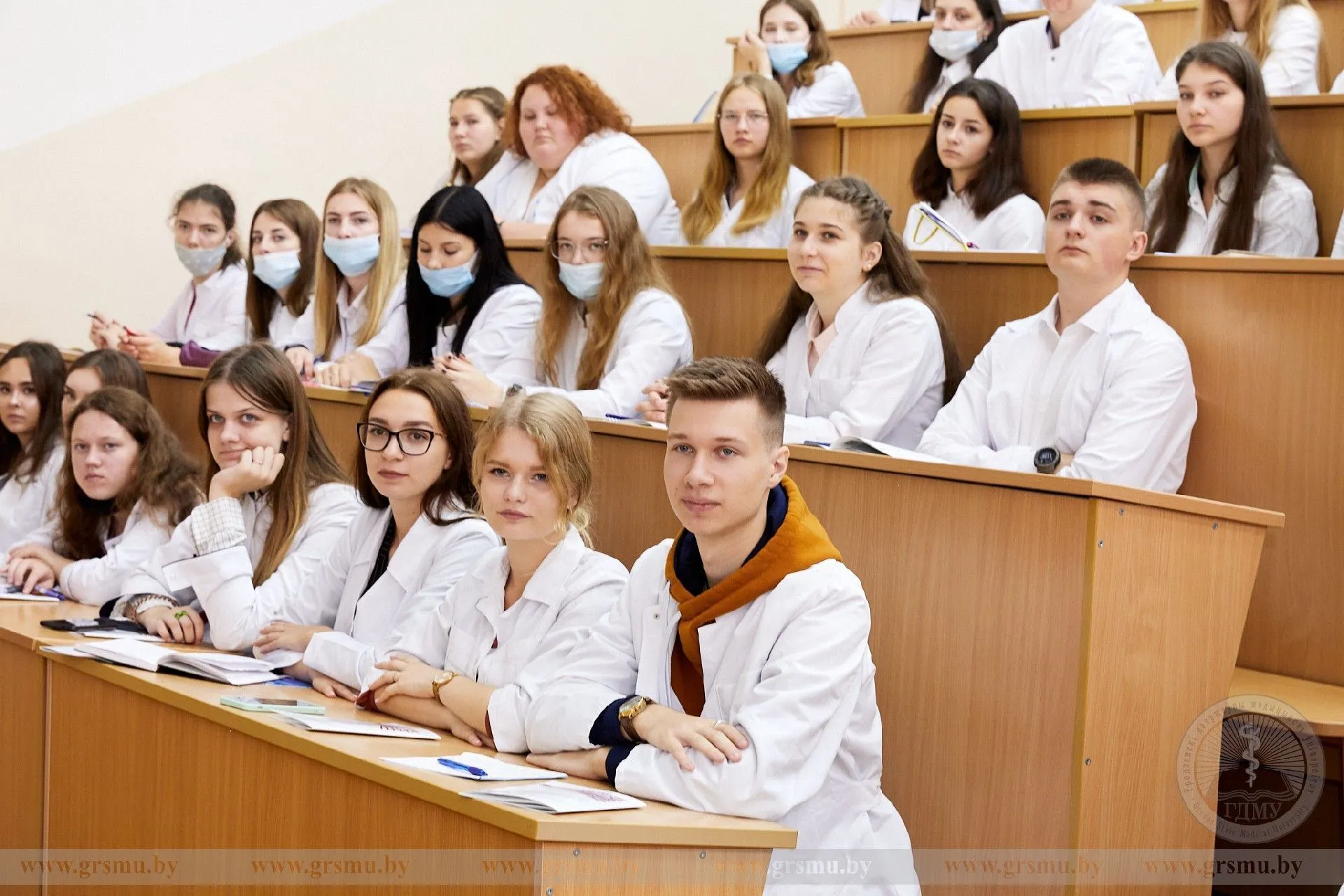 Напутственные слова и знакомство с университетом. В ГрГМУ прошли собрания факультетов для первокурсников
