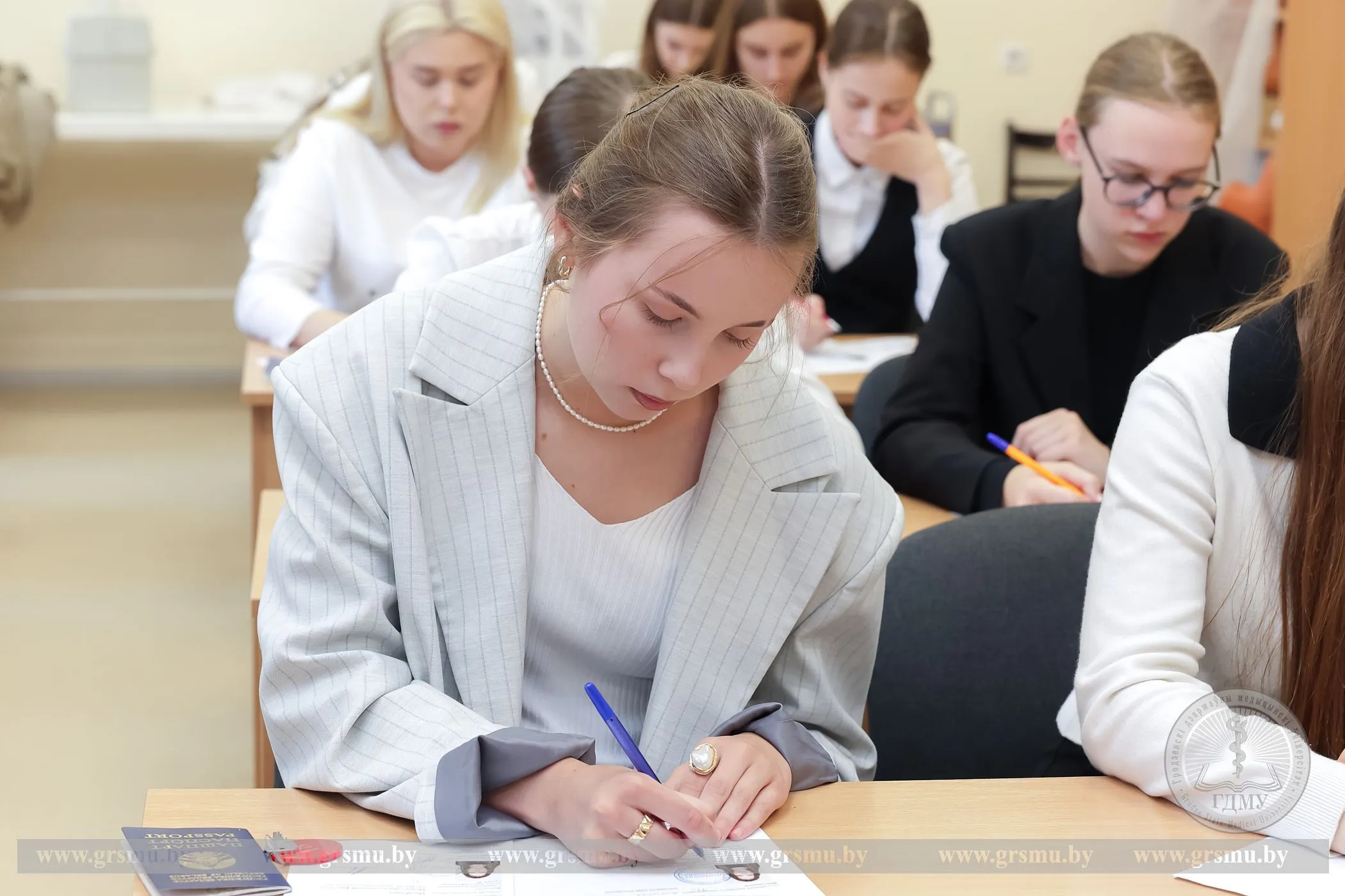 Волнительно, но все под контролем. Абитуриенты ГрГМУ делятся впечатлениями от экзамена по биологии