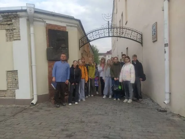 Сохранение памяти о Великой Отечественной войне: студенты на экскурсии в Гродненский государственный историко-археологический музей