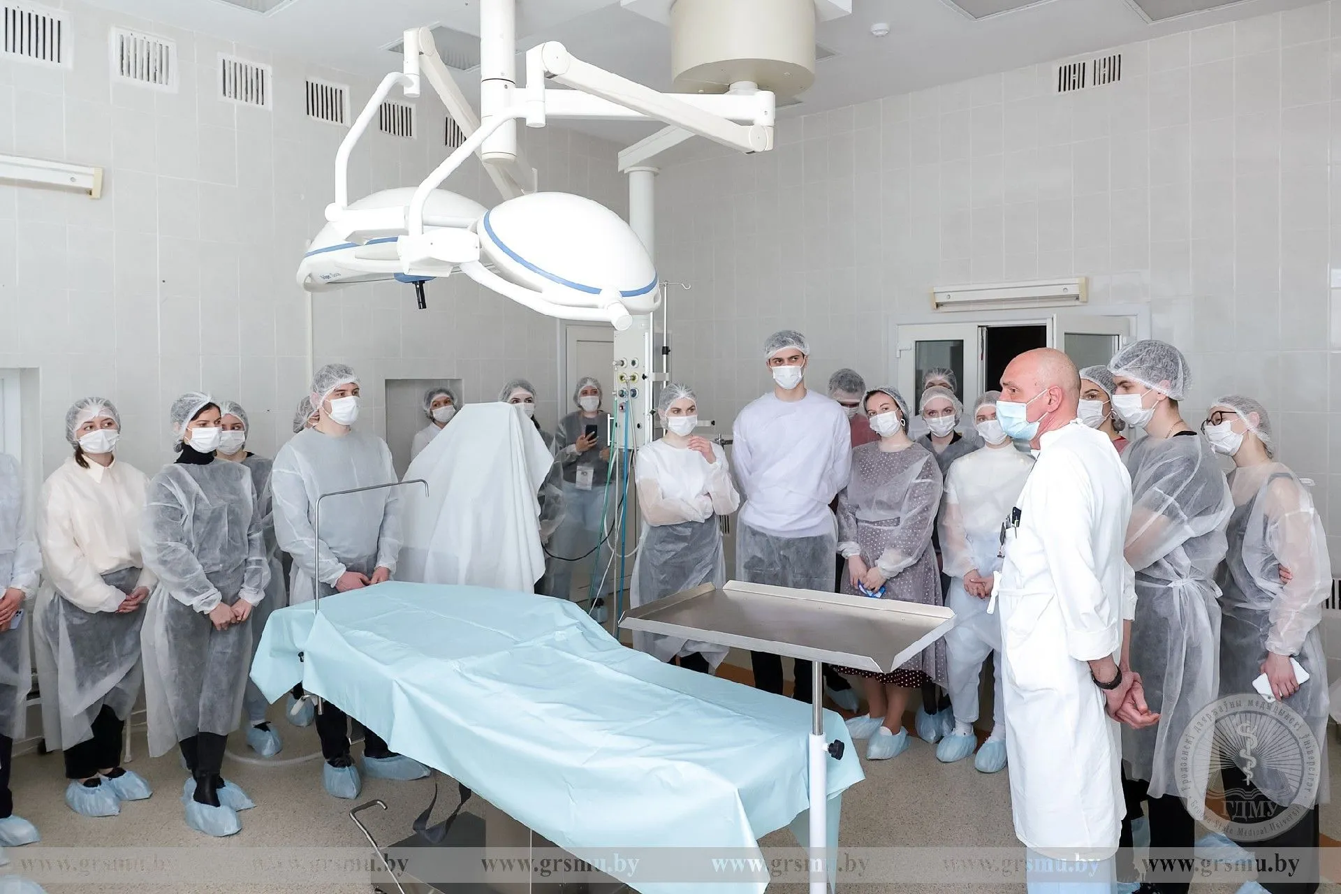 Экскурсия по хирургическому корпусу, знакомство с работой поликлиники и ответы на волнующие вопросы. Студенты ГрГМУ посетили Лидскую ЦРБ