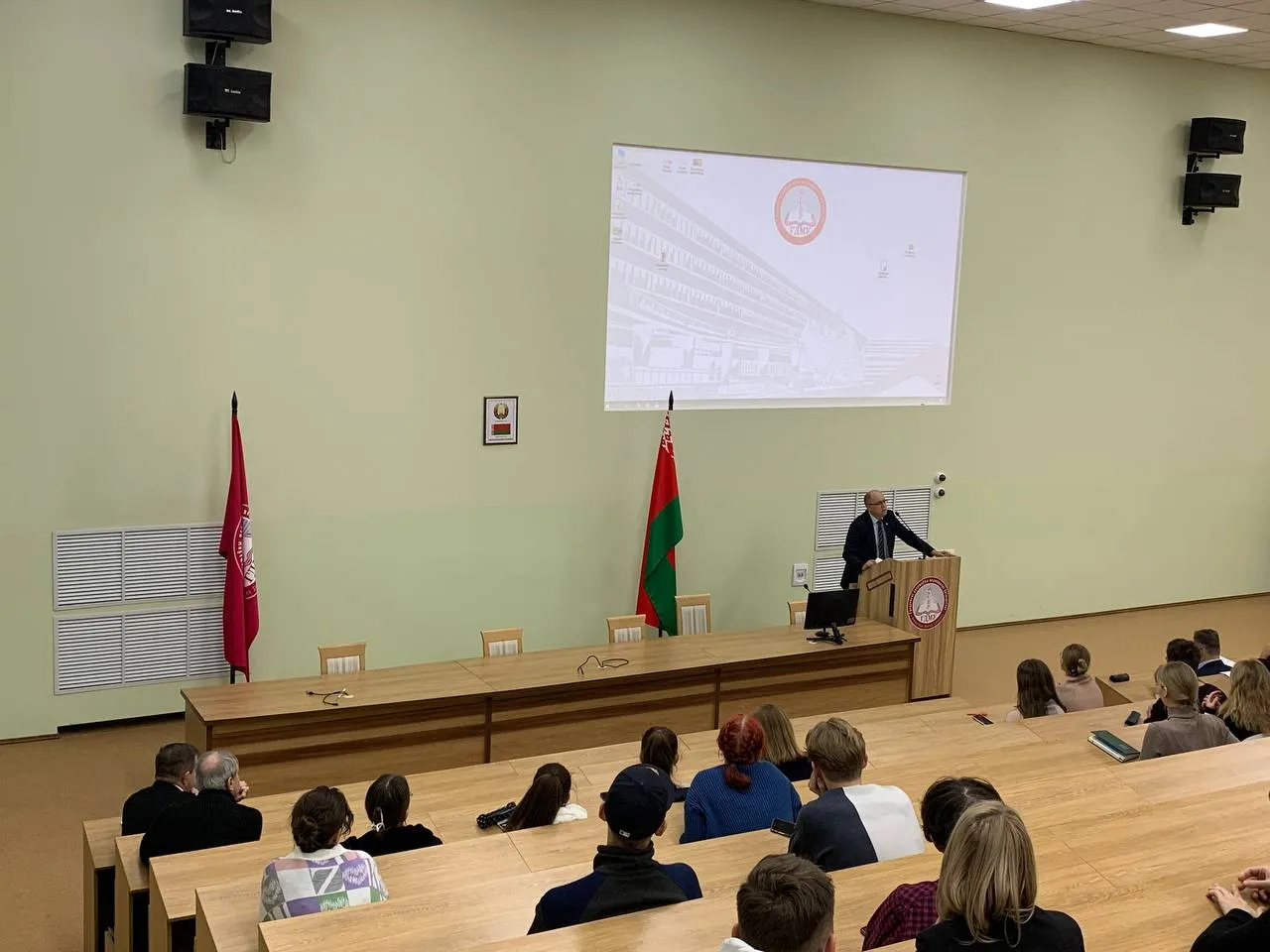В ГрГМУ прошла встреча руководства вуза с выпускниками платной формы обучения