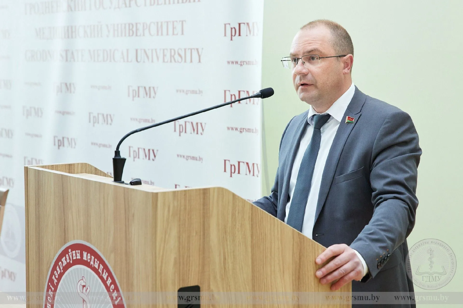 «Уголовное дело о геноциде белорусского народа не имеет аналогов в нашей стране». Участие в заседании совета университета ГрГМУ принял заместитель прокурора области Андрей Скурат