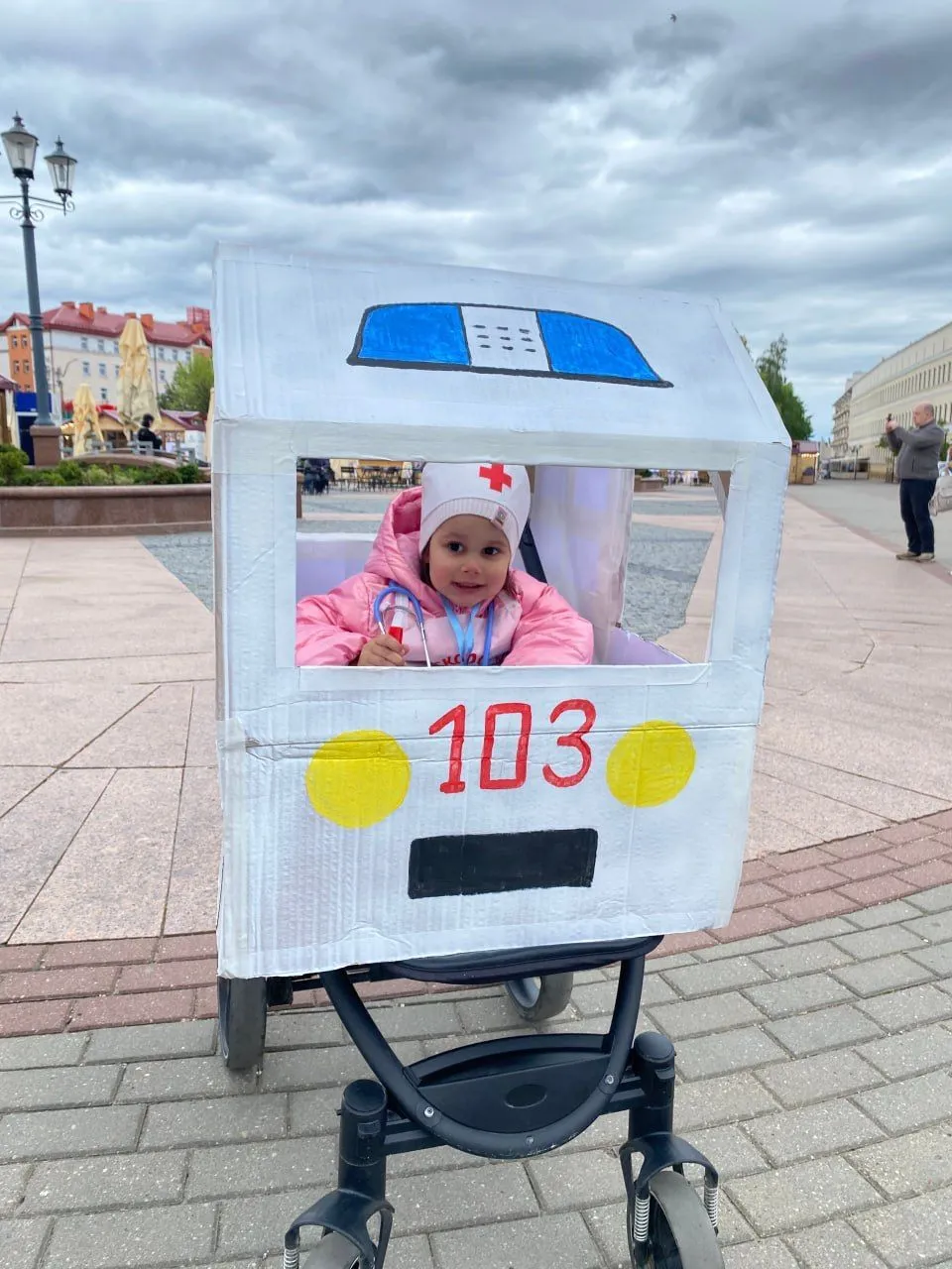 Много улыбок и радости! ГрГМУ принял участие в параде детских колясок