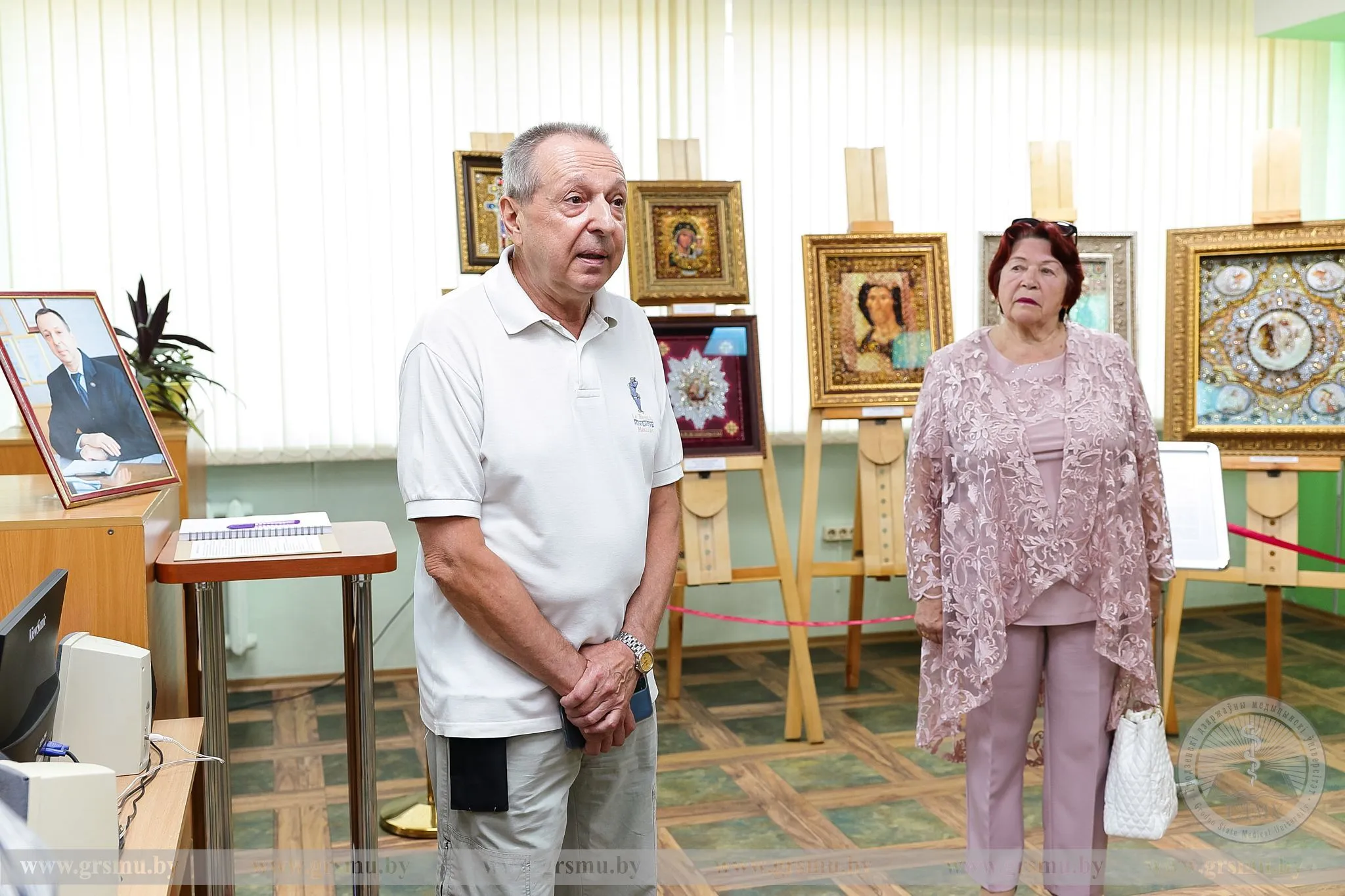 В Гродненском медуниверситете открылась уникальная выставка православных икон «Одейся светом, яко ризою»