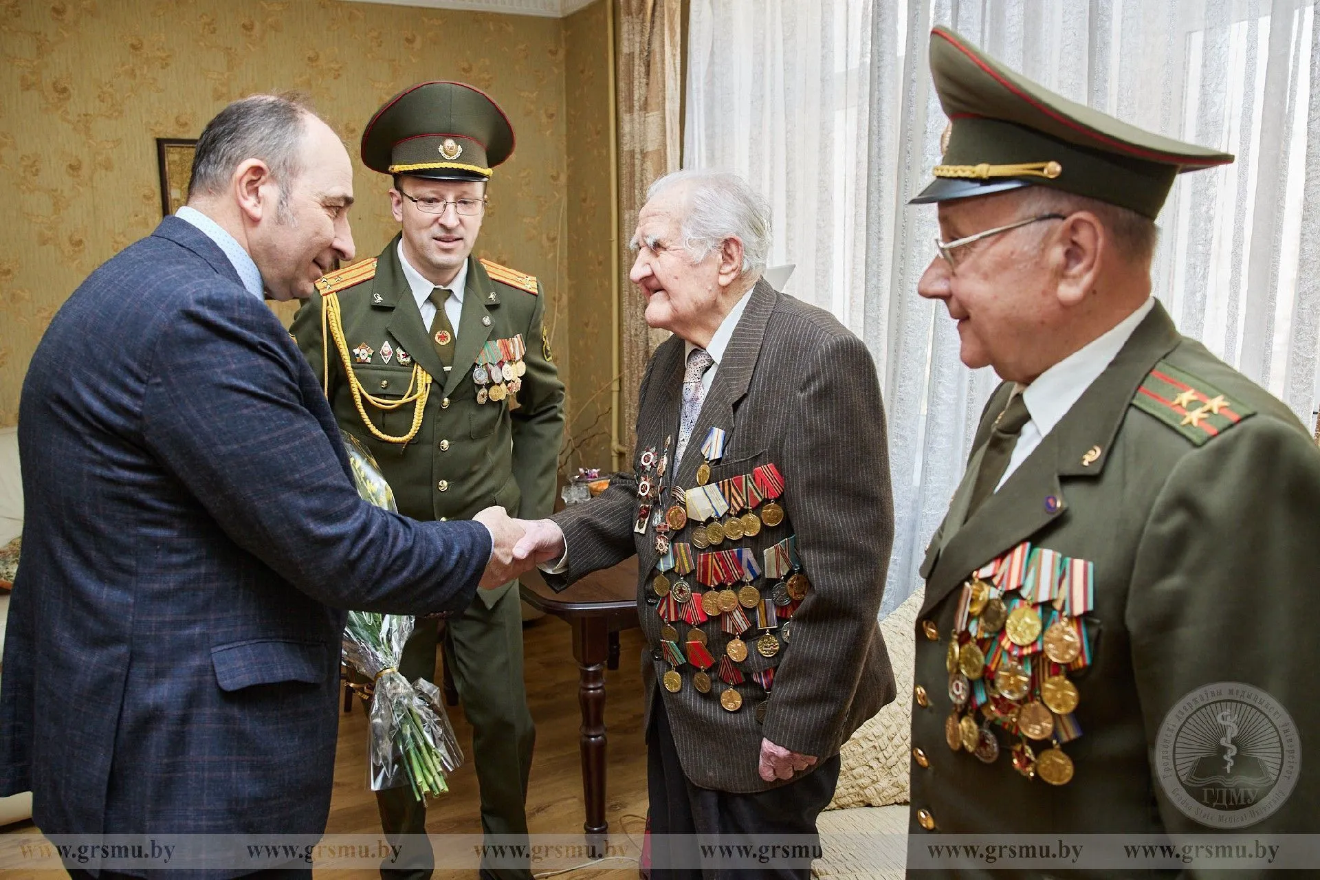 В преддверии Дня Победы в ГрГМУ поздравили ветеранов Великой Отечественной войны