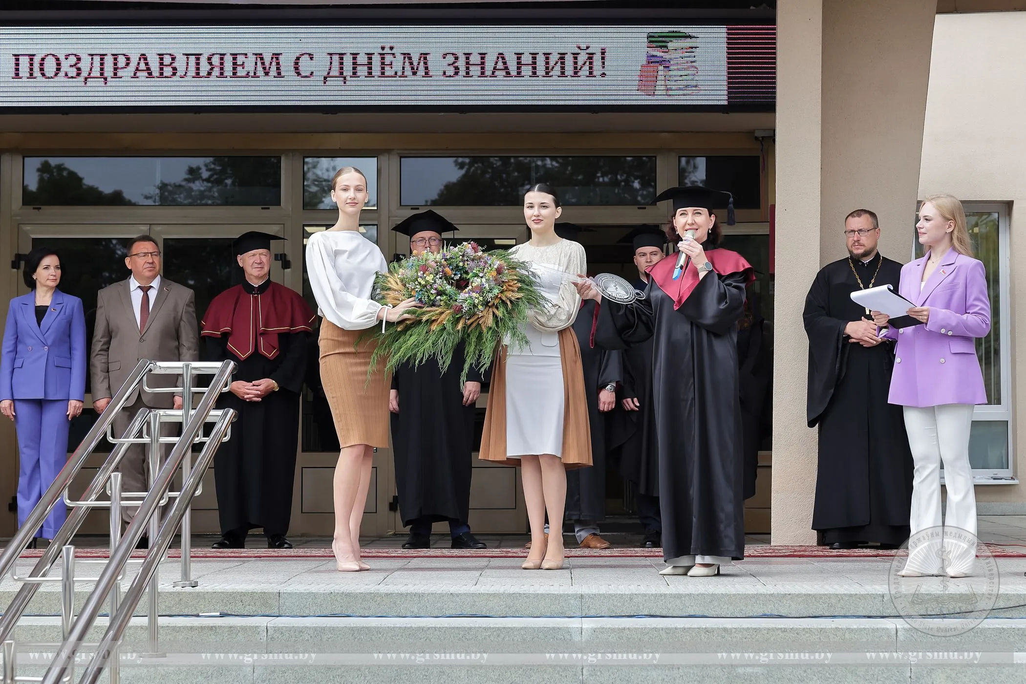 Путь в медицину начинается здесь! Торжественное собрание, посвященное Дню знаний, прошло в ГрГМУ