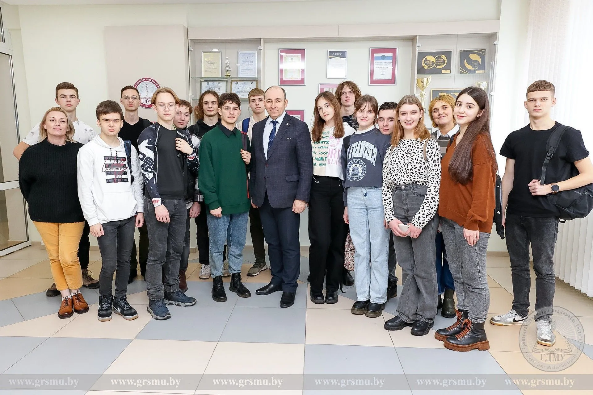 Гродненский медуниверситет посетили школьники из гимназии Лунинца