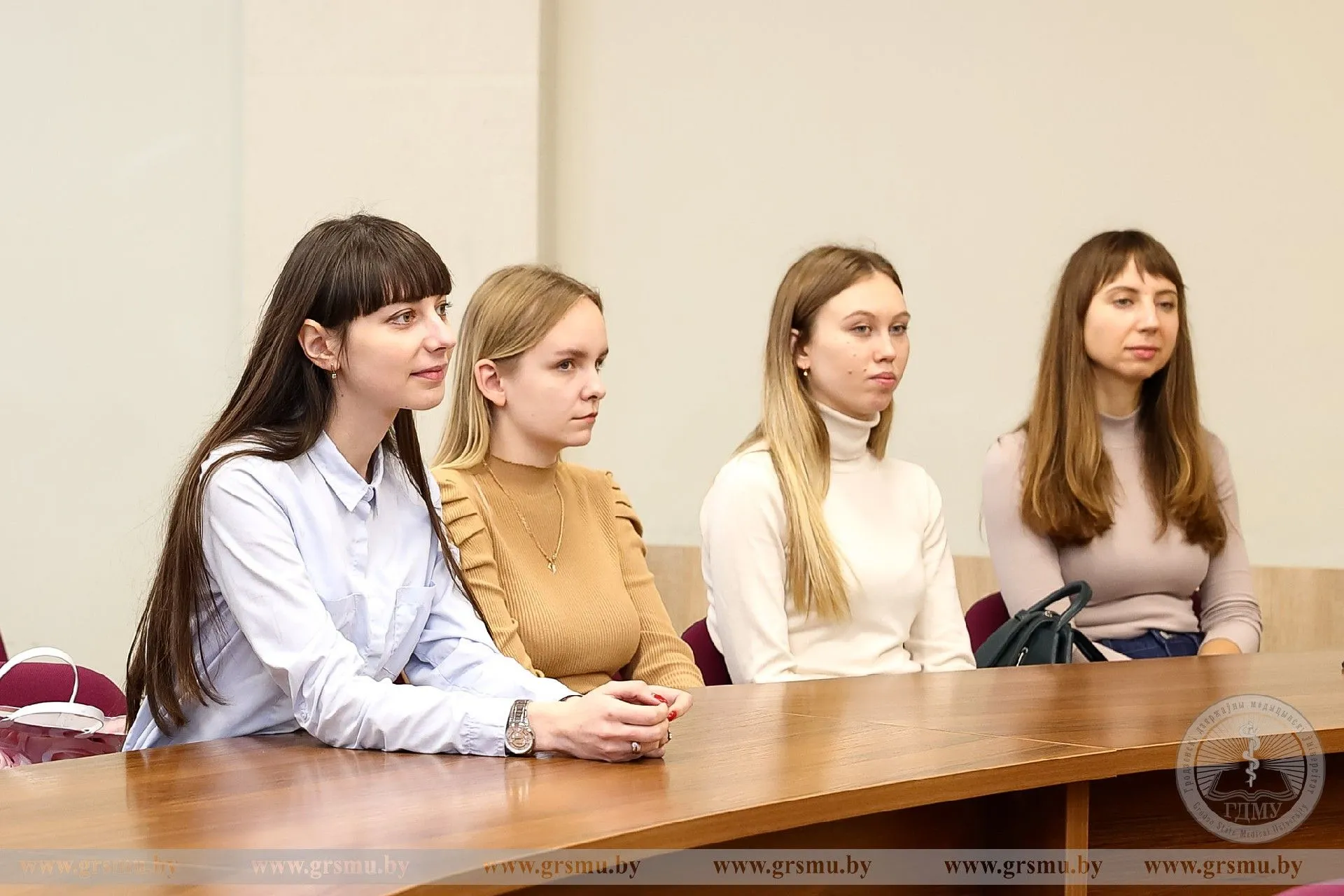 Ректор ГрГМУ встретился с молодыми специалистами вуза