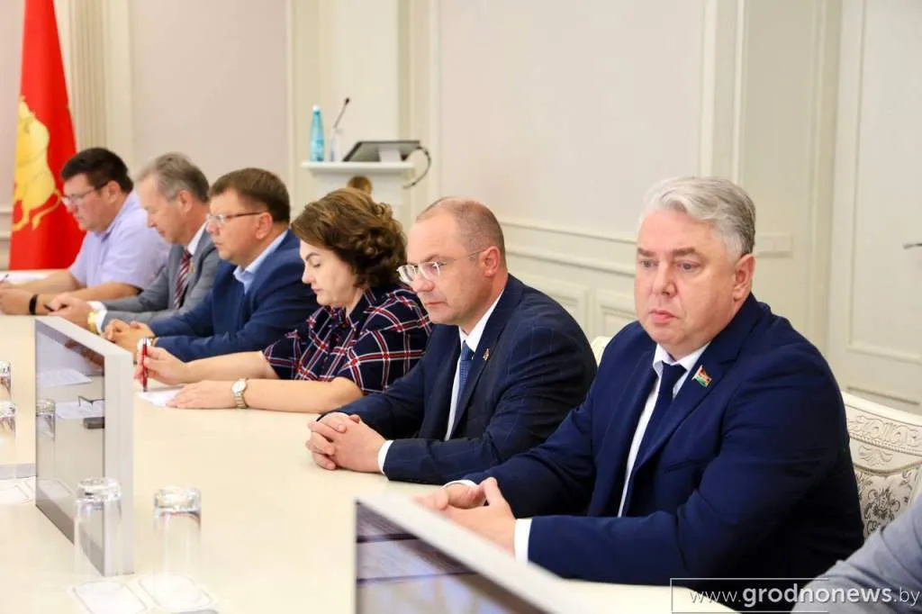 В Гродненском облисполкоме прошло заседание 7-ой сессии областного Совета депутатов