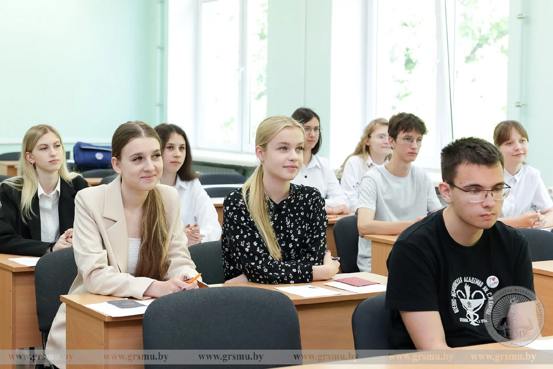 В ГрГМУ абитуриенты продолжают сдавать внутренний экзамен по биологии