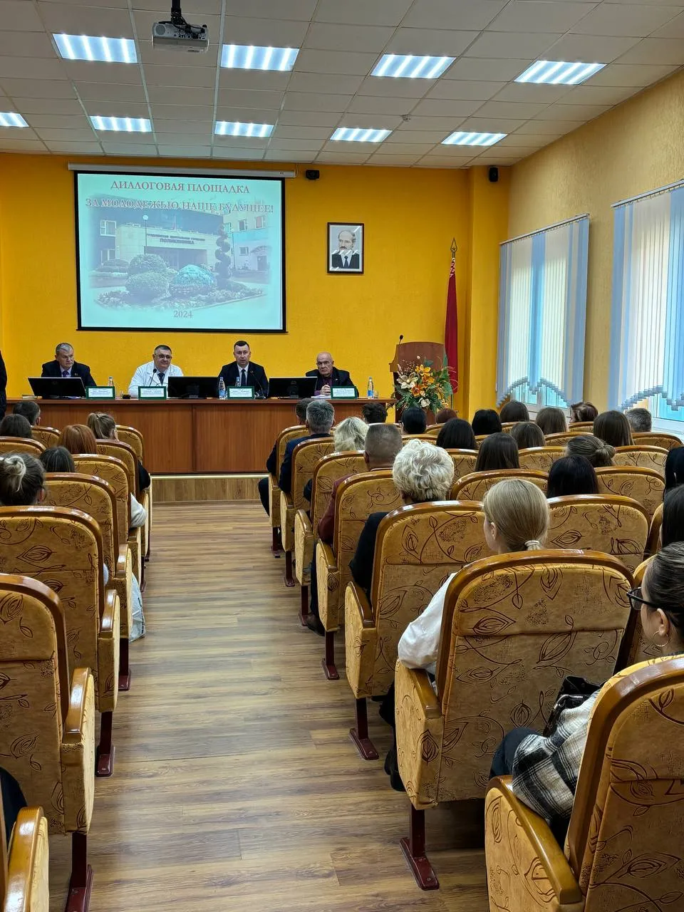"За молодёжью наше будущее". Мэр Гродно Андрей Хмель встретился с молодыми медиками