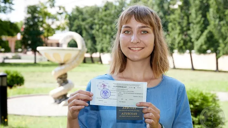 «Я знаю, что он лучший в стране!» Абитуриентка со 100-балльным сертификатом по биологии рассказала, почему выбрала именно ГрГМУ