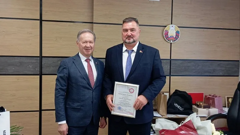 Коллектив ГрГМУ поздравил главного врача университетской клиники Сергея Николаевича Лазаревича с юбилеем