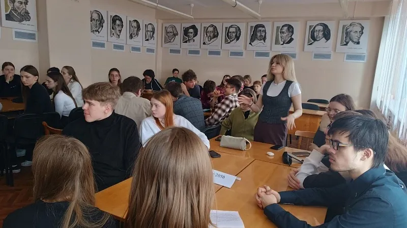 Открытый кураторский час в формате дисскусионного клуба «Портрет белорусской женщины в 21 веке: прошлое, настоящее, будущее»