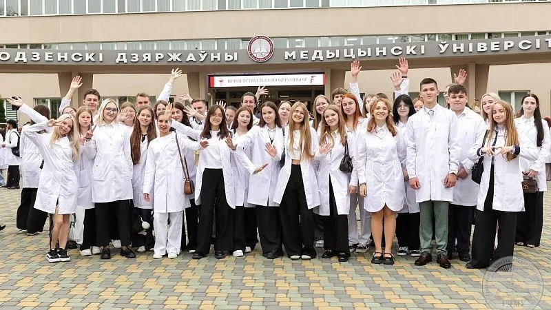 Поздравление с Днем знаний от ректора ГрГМУ Игоря Георгиевича Жука!
