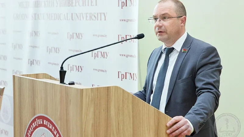 «Уголовное дело о геноциде белорусского народа не имеет аналогов в нашей стране». Участие в заседании совета университета ГрГМУ принял заместитель прокурора области Андрей Скурат