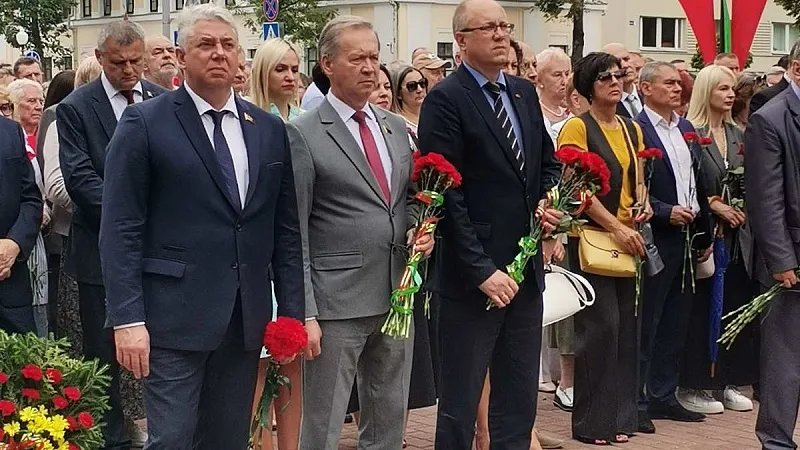 Руководство ГрГМУ в День всенародной памяти жертв Великой Отечественной войны и геноцида белорусского народа приняло участие в митинге-реквиеме