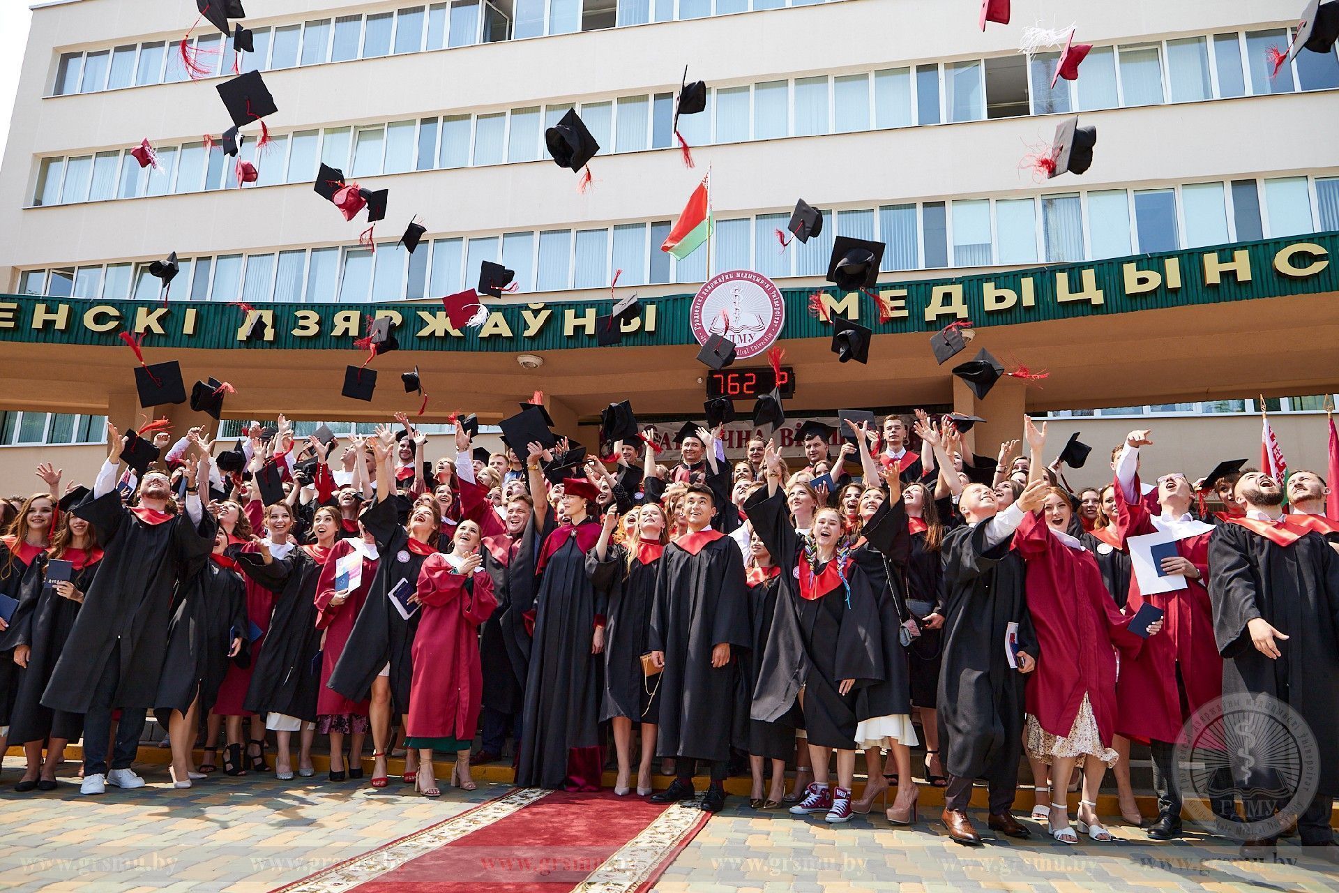 Торжественная церемония вручения дипломов выпускникам-2022
