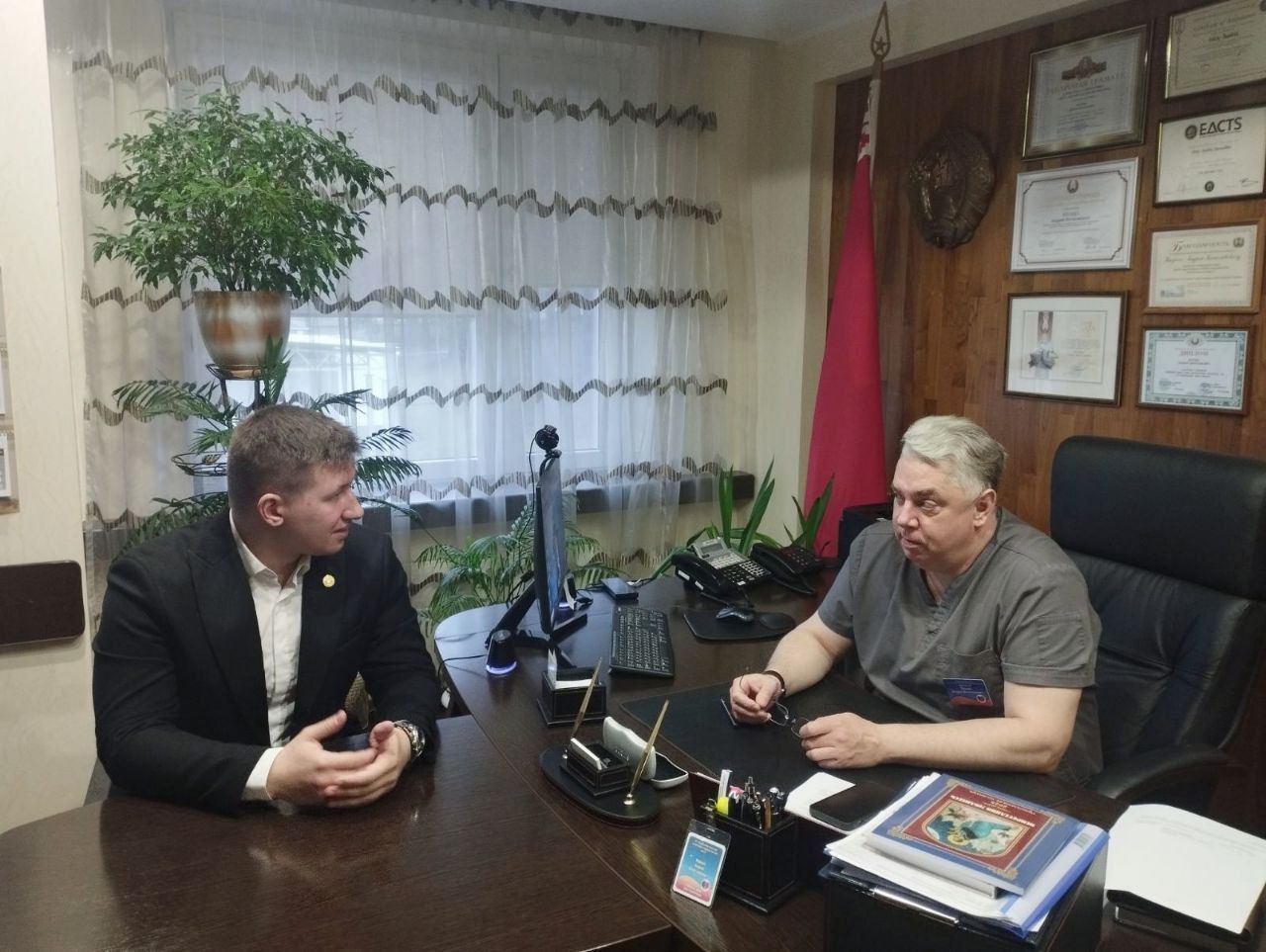 Студэнт ГрДМУ Мацвей Лянцэвіч прыняў удзел у асабістым прыёме грамадзян членам Савета Рэспублікі, галоўным урачом Гродзенскага кардыялагічнага цэнтра Андрэем Янушка