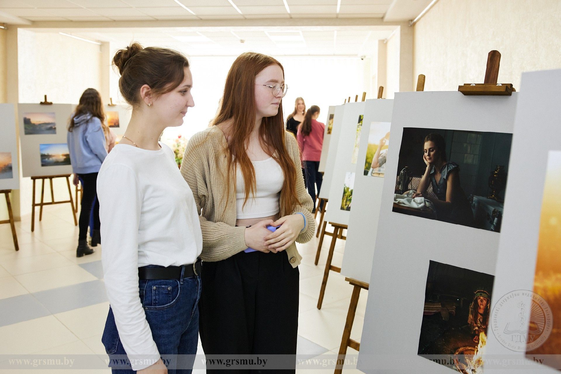 В ГрГМУ проходит выставка гродненского фотографа «Романтика легкой дымки»