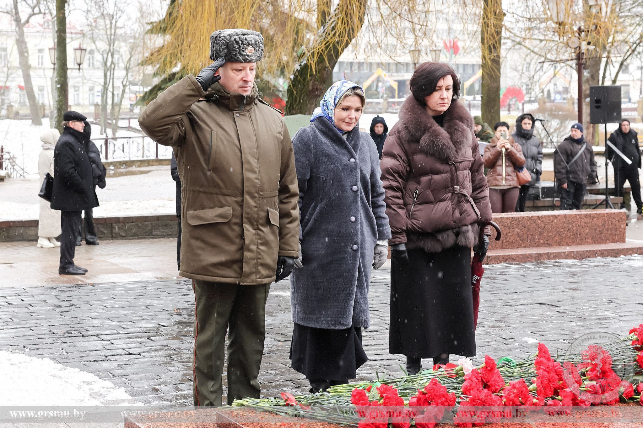 Гродненский медуниверситет принял участие в торжественном митинге ко Дню защитников Отечества и Вооруженных Сил Республики Беларусь