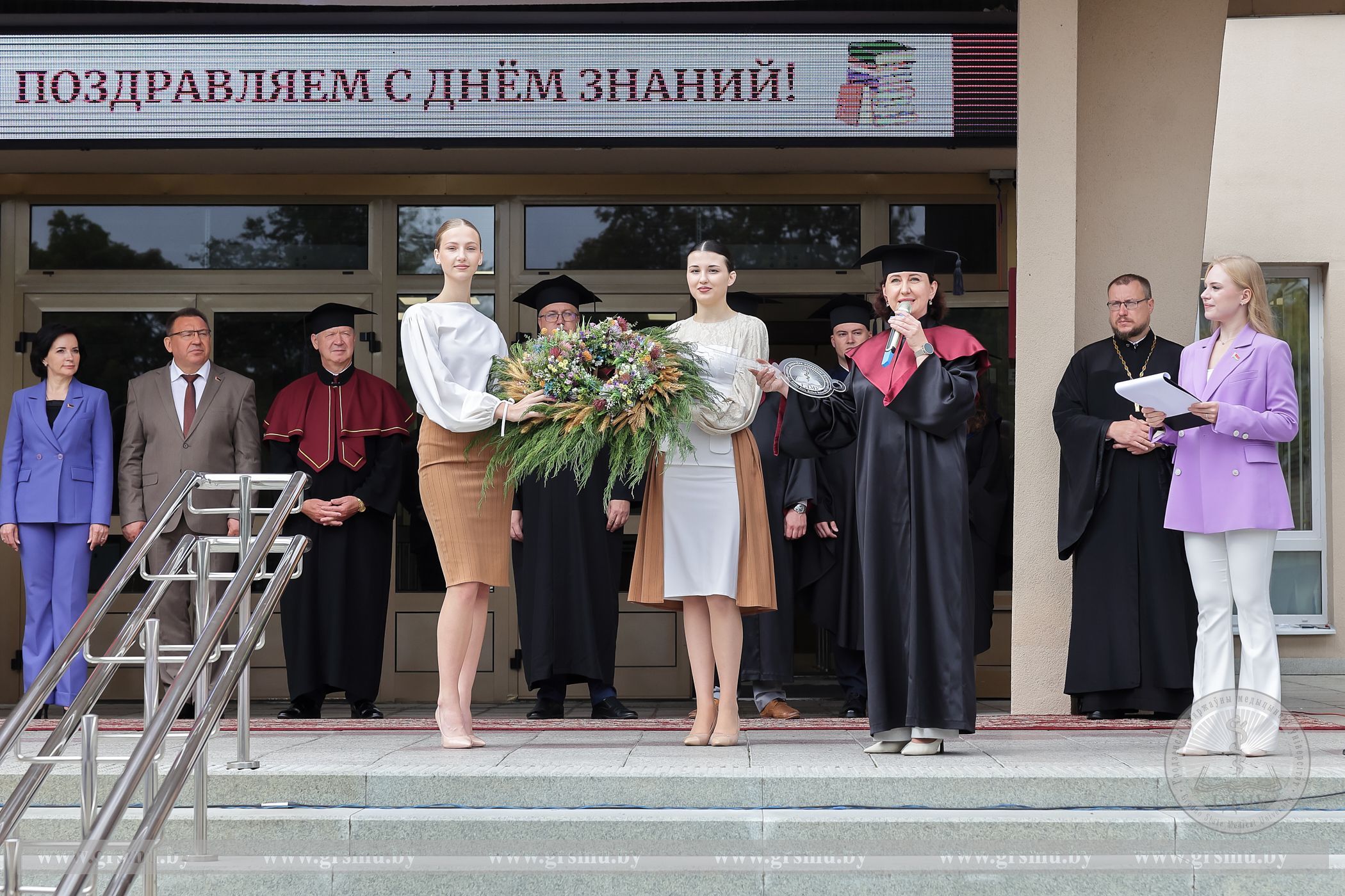 Путь в медицину начинается здесь! Торжественное собрание, посвященное Дню знаний, прошло в ГрГМУ