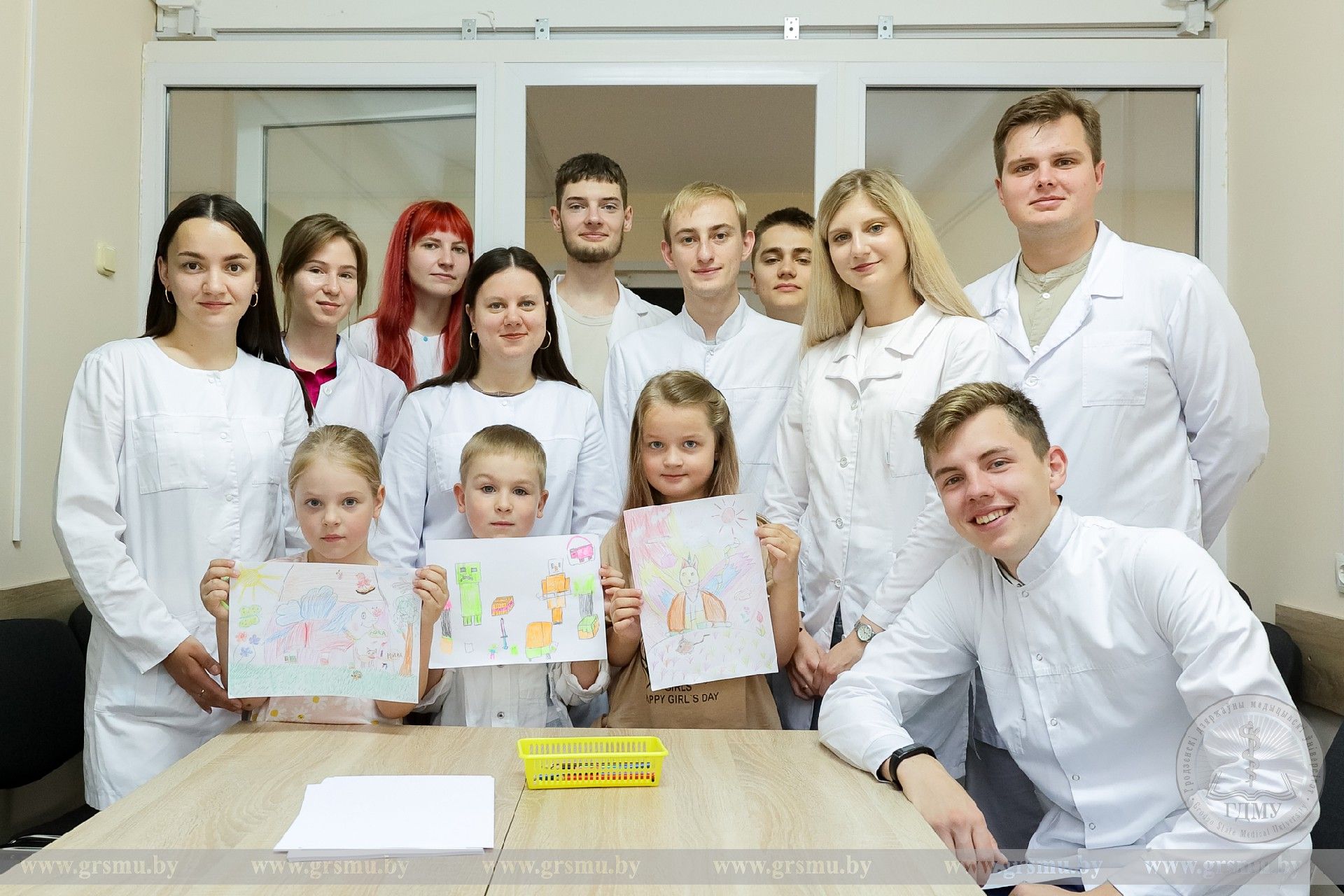 Маленькие пациенты, квизы и хирургические станции. Как работала первая в стране летняя педиатрическая школа ГрГМУ
