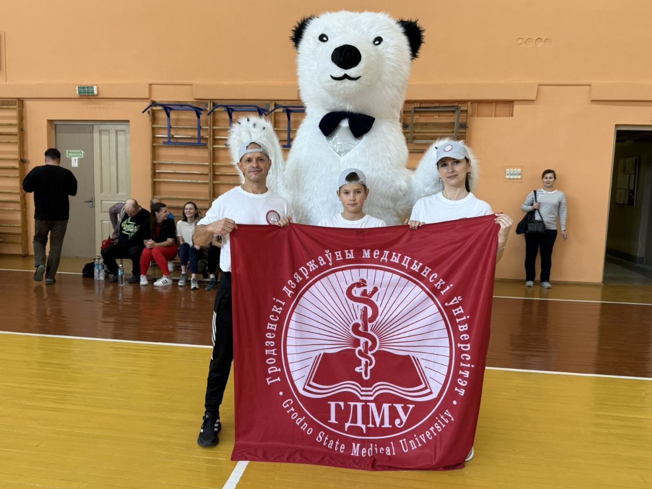 Дружная семья из ГрГМУ стала победителем спортивного праздника «Мама, папа, я – спортивная семья»!