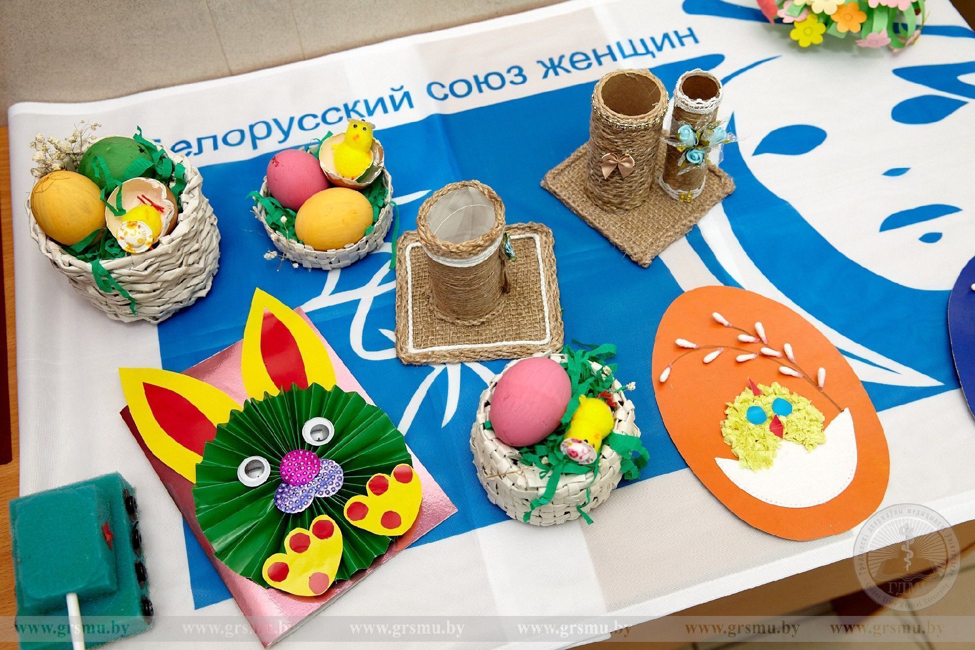 Выставка-конкурс детских творческих работ и фотографий, посвящённых Дню защиты детей