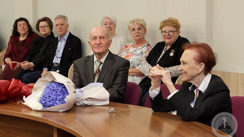 Полвека в белых халатах: репортаж о легендарном выпуске 1976 года