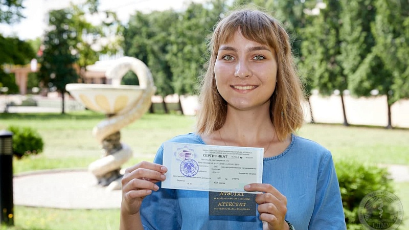 «Я знаю, что он лучший в стране!» Абитуриентка со 100-балльным сертификатом по биологии рассказала, почему выбрала именно ГрГМУ