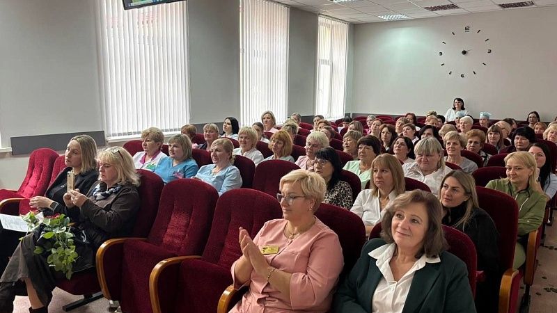 Мини-концерт ко Дню матери для коллектива детской городской больницы