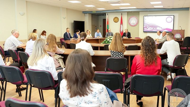 Встреча руководства вуза с молодыми специалистами