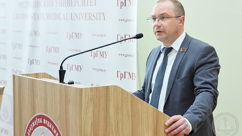 «Уголовное дело о геноциде белорусского народа не имеет аналогов в нашей стране». Участие в заседании совета университета ГрГМУ принял заместитель прокурора области Андрей Скурат