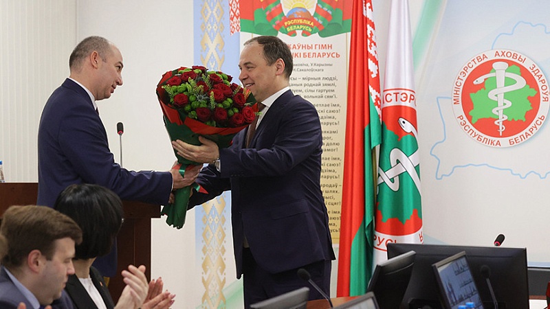 Премьер-министр Роман Головченко представил коллективу Министерства здравоохранения нового министра здравоохранения Беларуси Александра Ходжаева