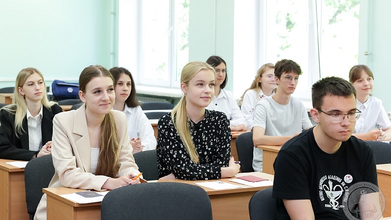 В ГрГМУ абитуриенты продолжают сдавать внутренний экзамен по биологии