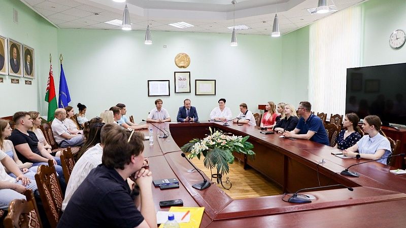 Диалоговая площадка «Роль и участие молодых специалистов в воспитании подрастающего поколения» и интеллектуальная игра «Моя Беларусь»