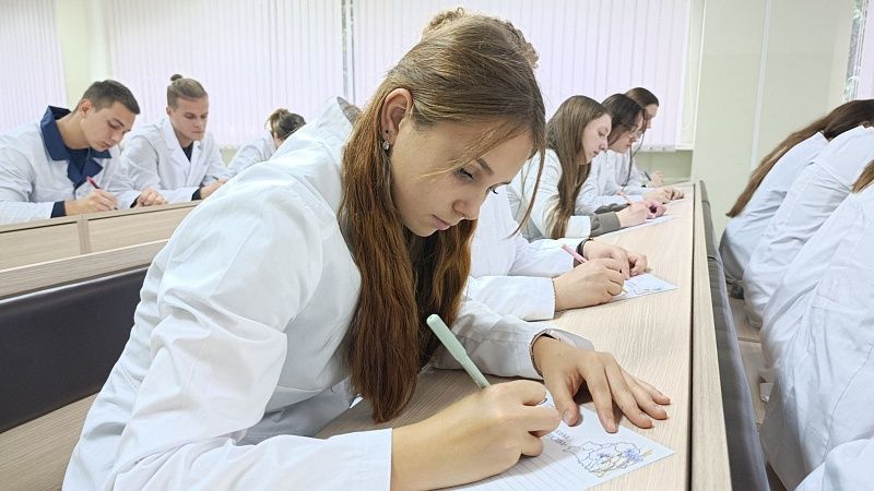 Коллектив ГрГМУ принял участие в республиканском диктанте «Дзень народнага адзінства»
