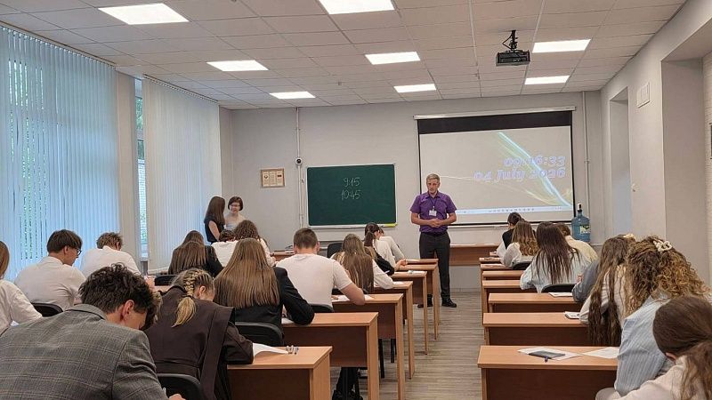 Абитуриенты ГрГМУ приступили к сдаче внутреннего экзамена по биологии